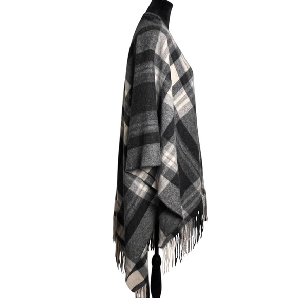 Pendleton Wool Plaid Ruana Wrap Cape – Grey Black Fringe – One Size - Picture 5 of 12